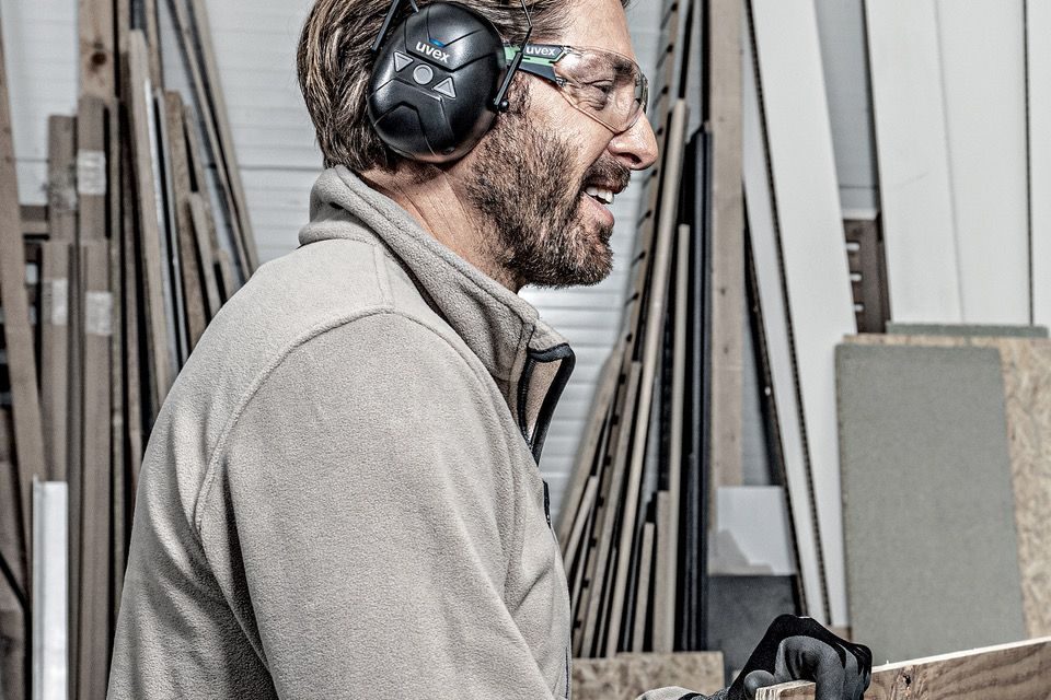 uvex aXess one: Active hearing protection with awareness and connectivity