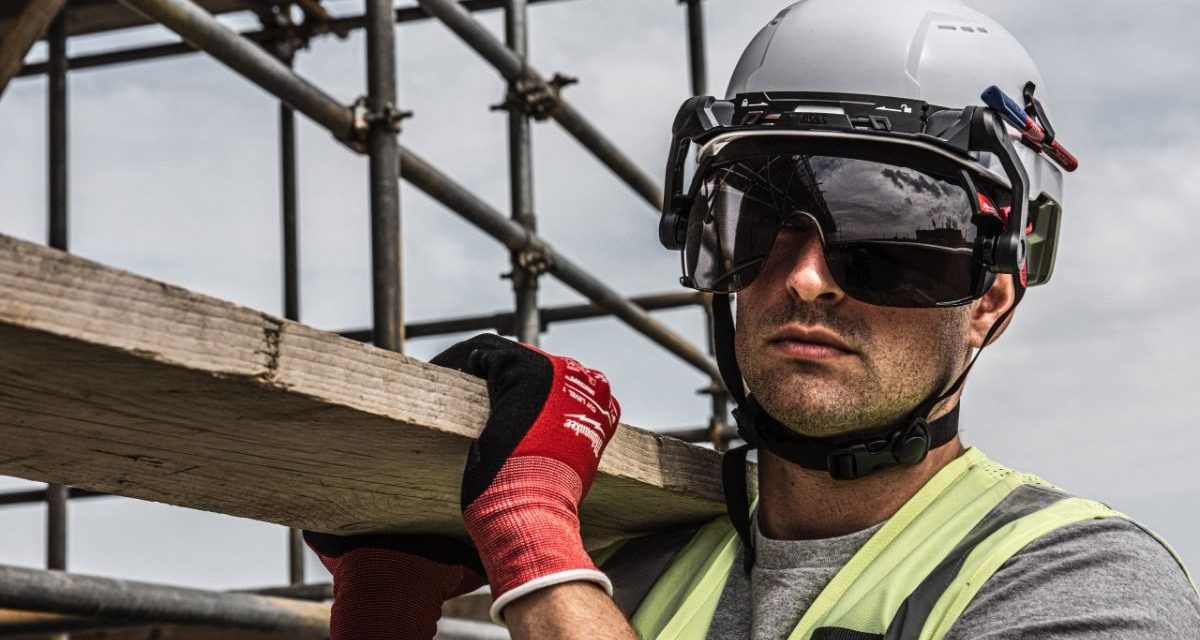 MILWAUKEE BOLT 200 earns top safety rating