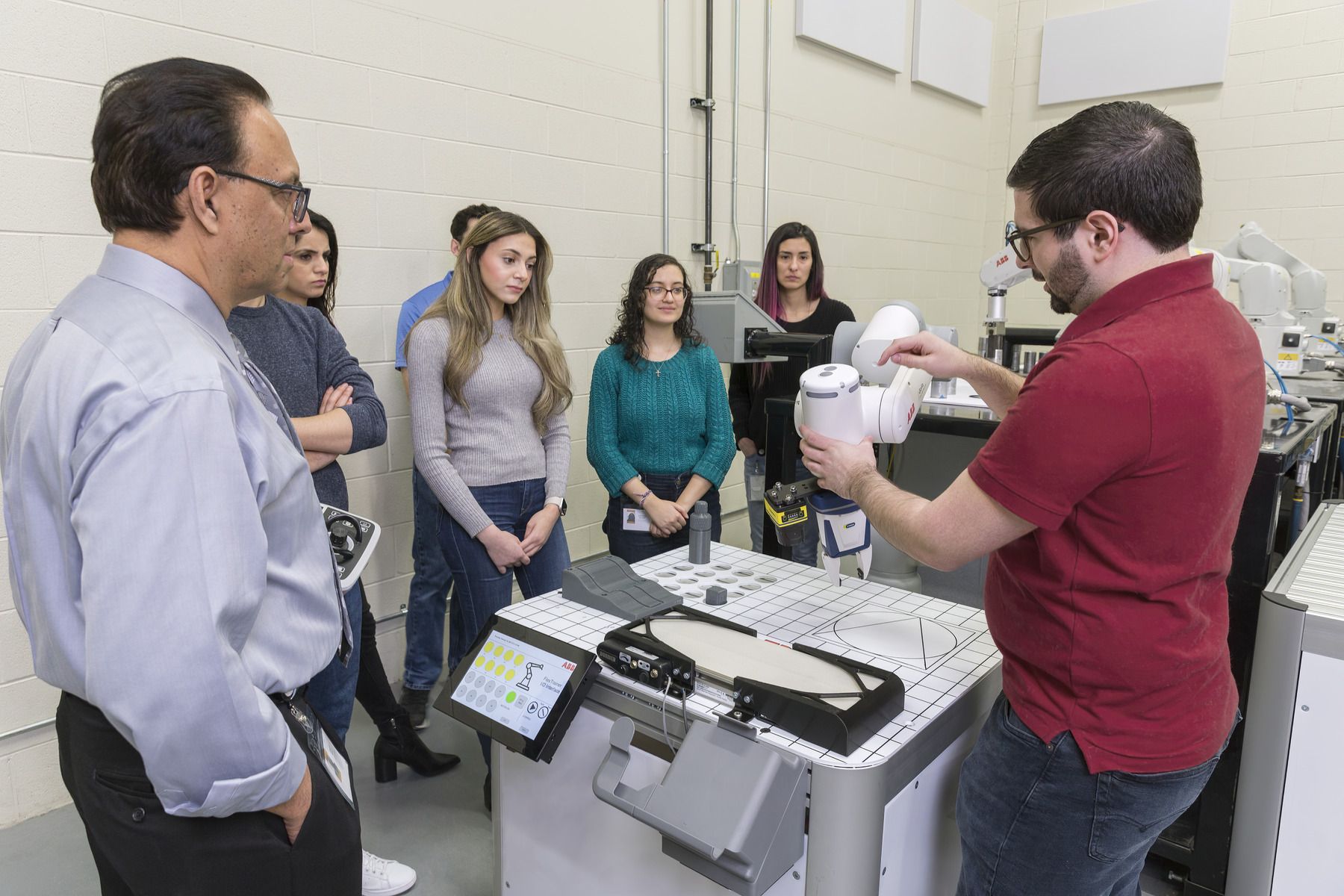 ABB closes automation skills gap with new robotics education package