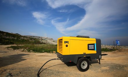 Atlas Copco portable air compressor takes the heat in 47°C Egyptian desert sandblasting project