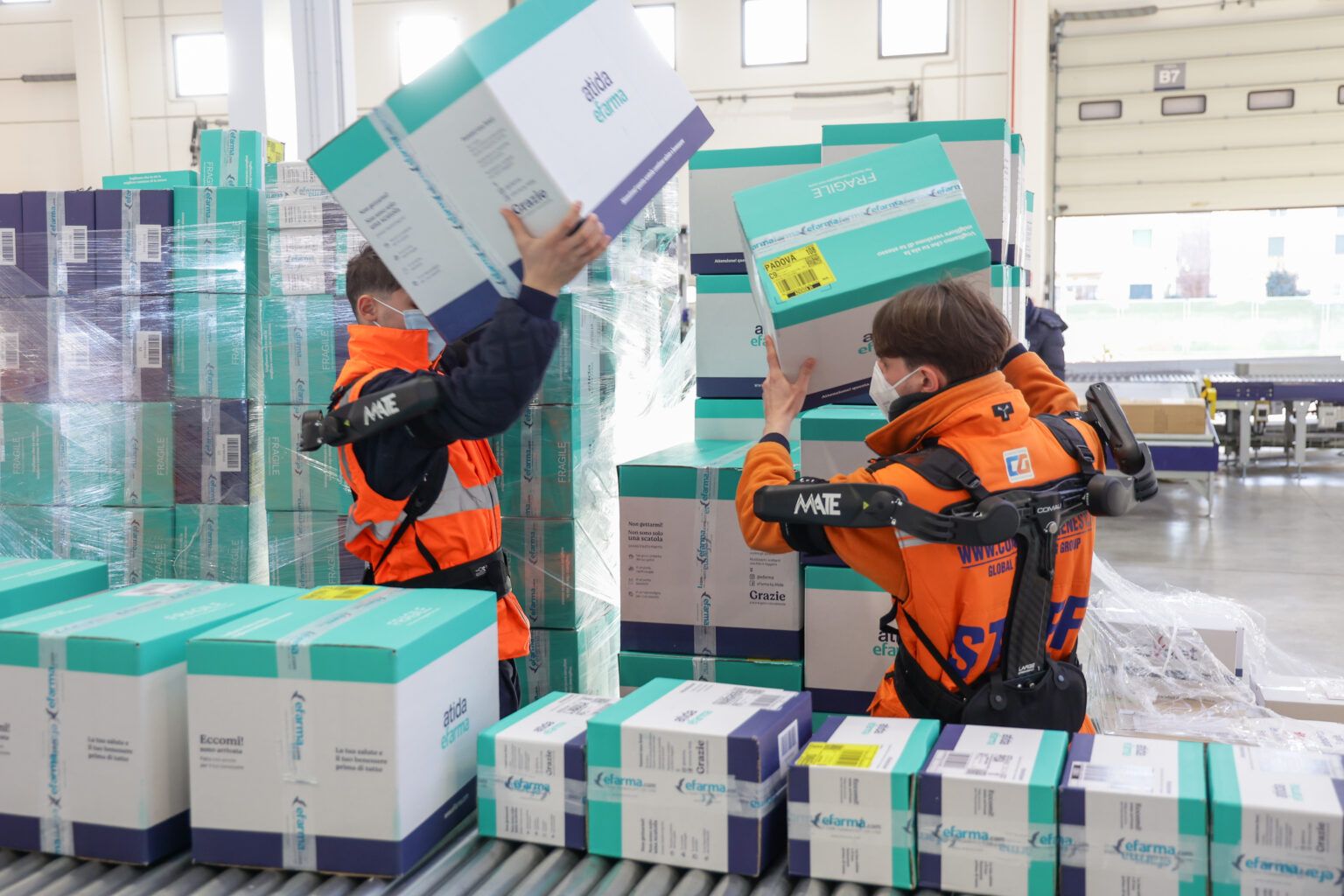 MATE- XT, Comau’s exoskeleton to support John Deere workers in the agricultural industry