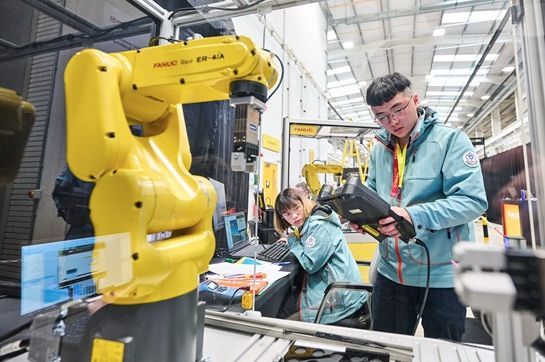 FANUC supports government’s drive to invest in apprenticeships