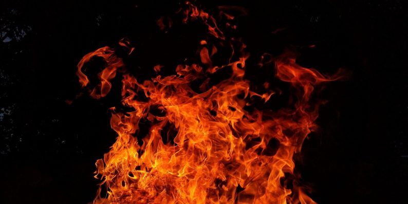 Sprinklers help to stop fire spread at food distribution warehouse