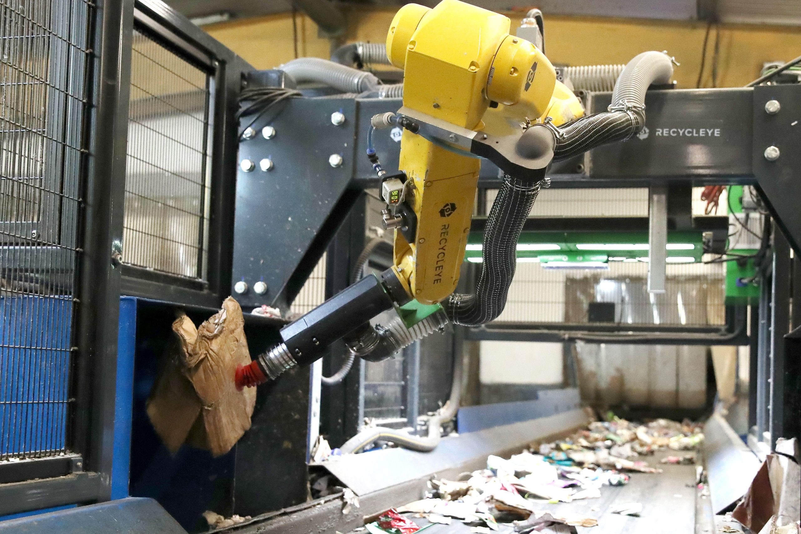 FANUC helps Recycleye revolutionise waste handling with AI robotic picking technology