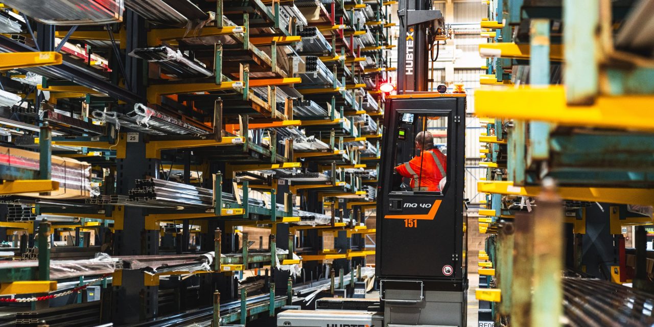 Collision risk in narrow aisles: HUBTEX introduces Clear Aisle Assist