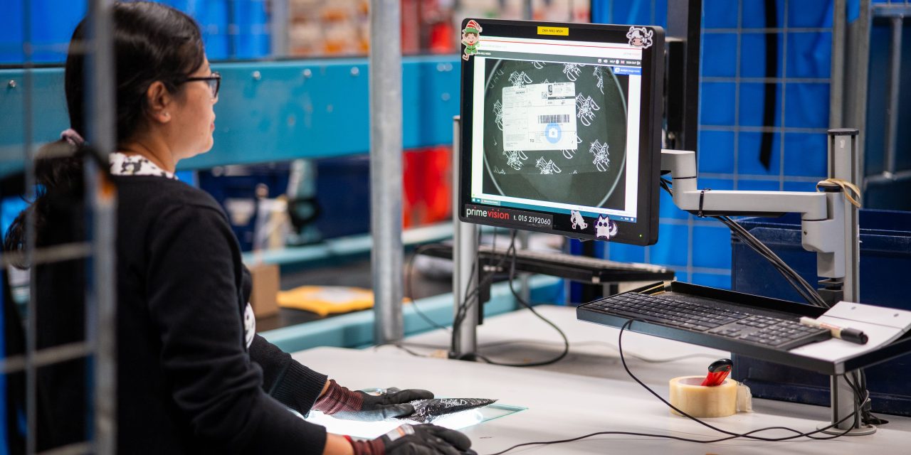 AI and robots help retain warehouse staff