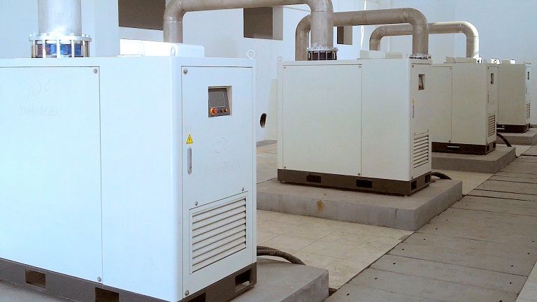 Turbo blowers and radial compressors: run at full speed with KEB